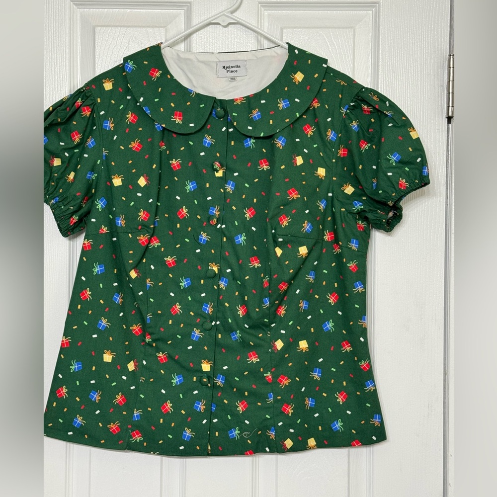 Magnolia Place Green and Red Presents Print Festive Blouse 3XL